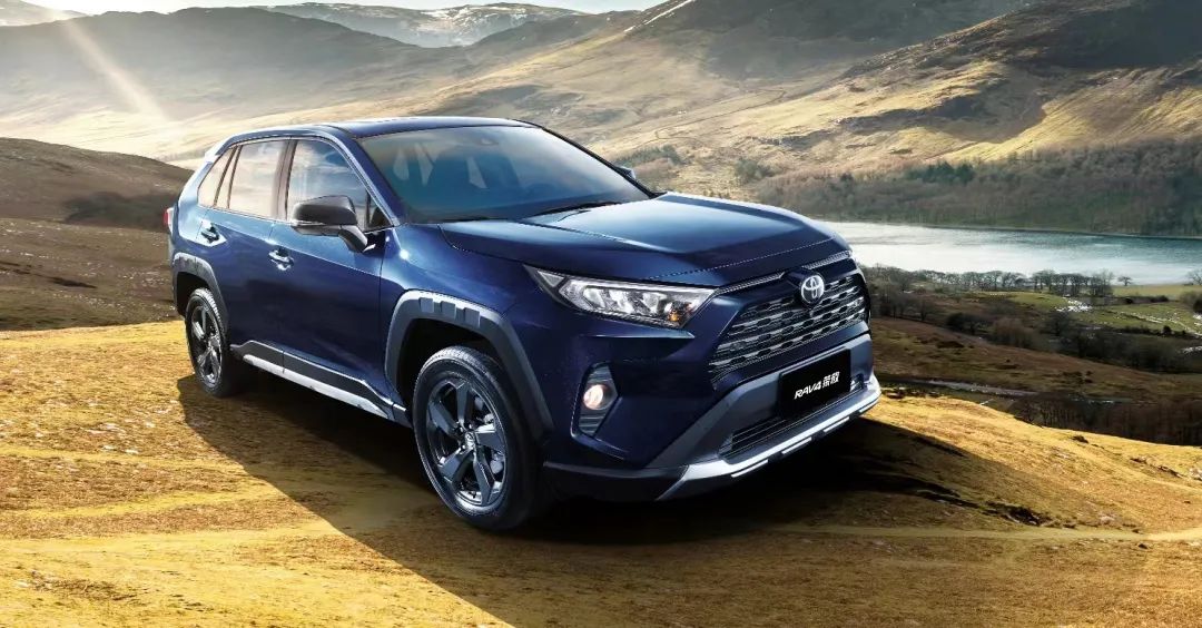 新款RAV4荣放上市，17.58万元起售，对手压力再增！