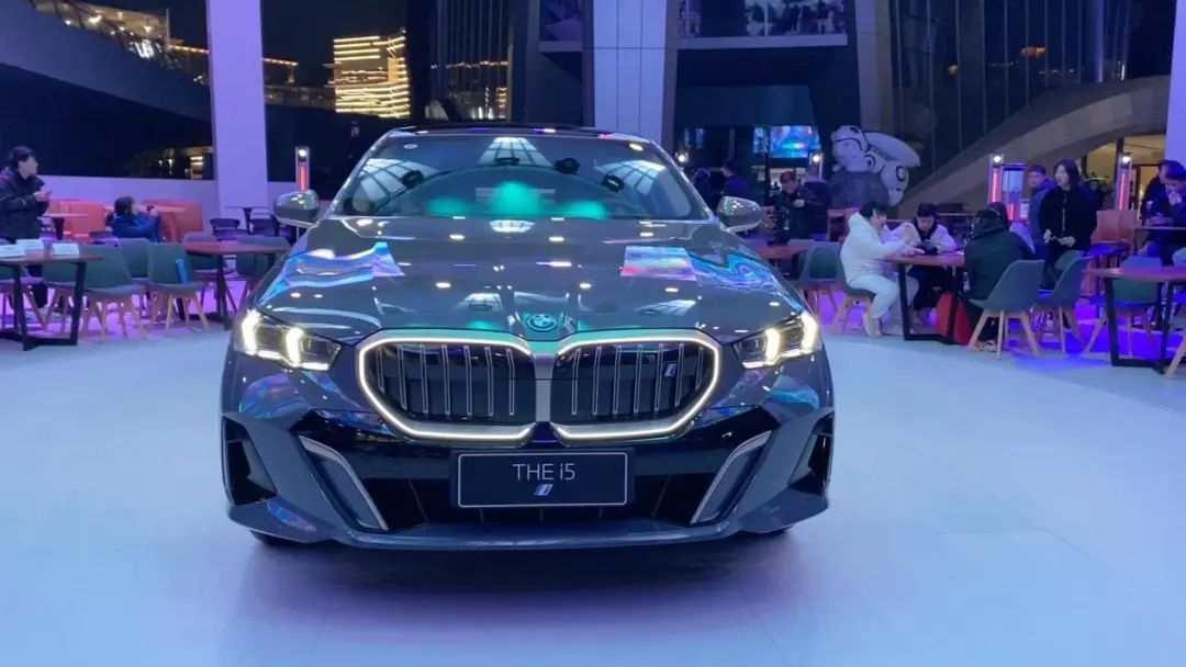 上市丨最不像5系的全新BMW 5系，成就豪华智能新标杆