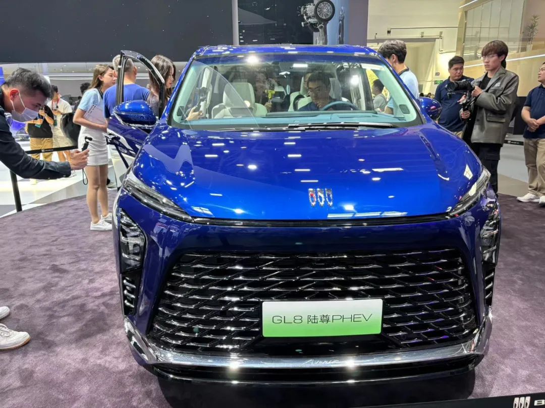 车展丨IQ傲歌、探界者Plus、GL8陆尊PHEV，上汽通用认真比赛了！