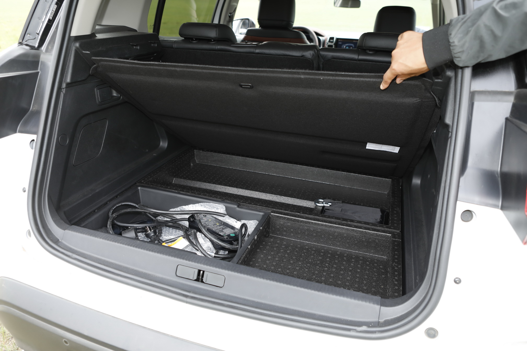 更舒适百公里油耗17l试驾东风雪铁龙天逸c5aircross插混四驱suv俞昆炫