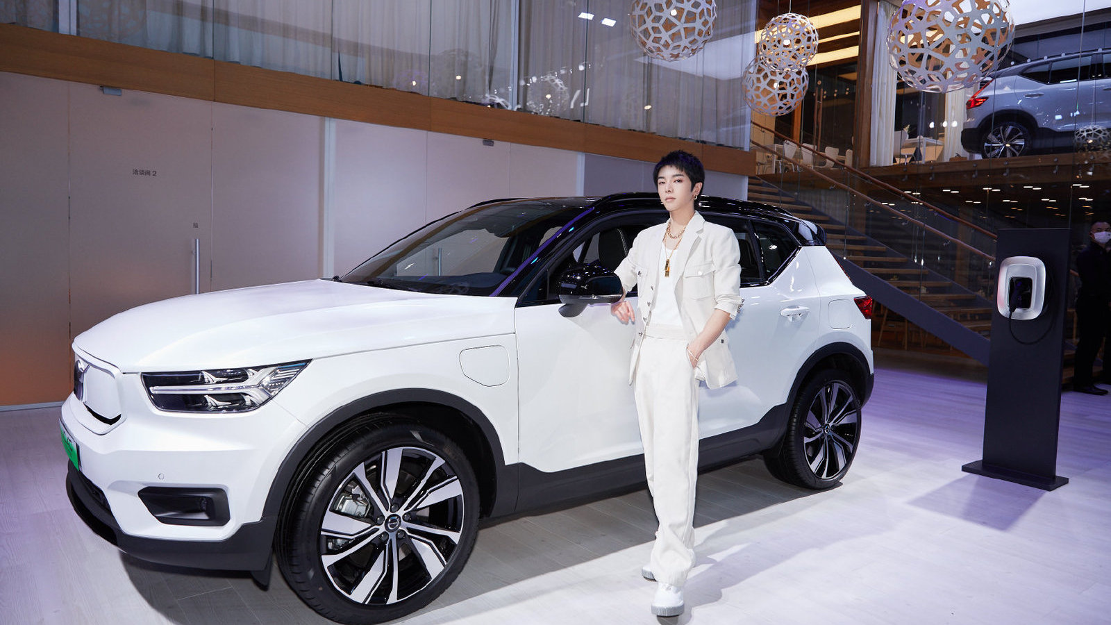 华晨宇联手沃尔沃现身xc40recharge广州车展焕新上市btv我爱我车