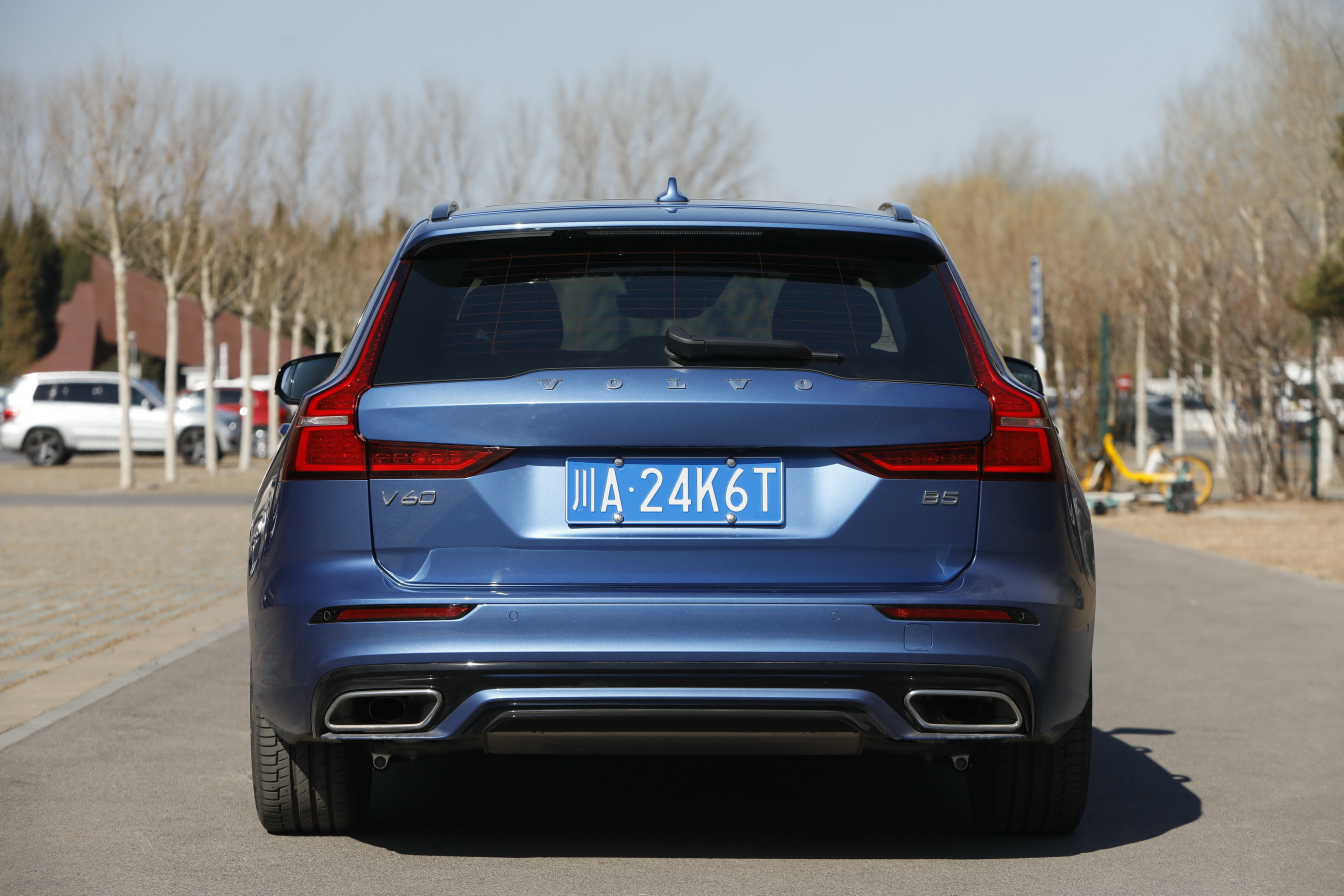 承载诗和远方的利器试驾沃尔沃v602021款b5智雅运动版俞昆炫车