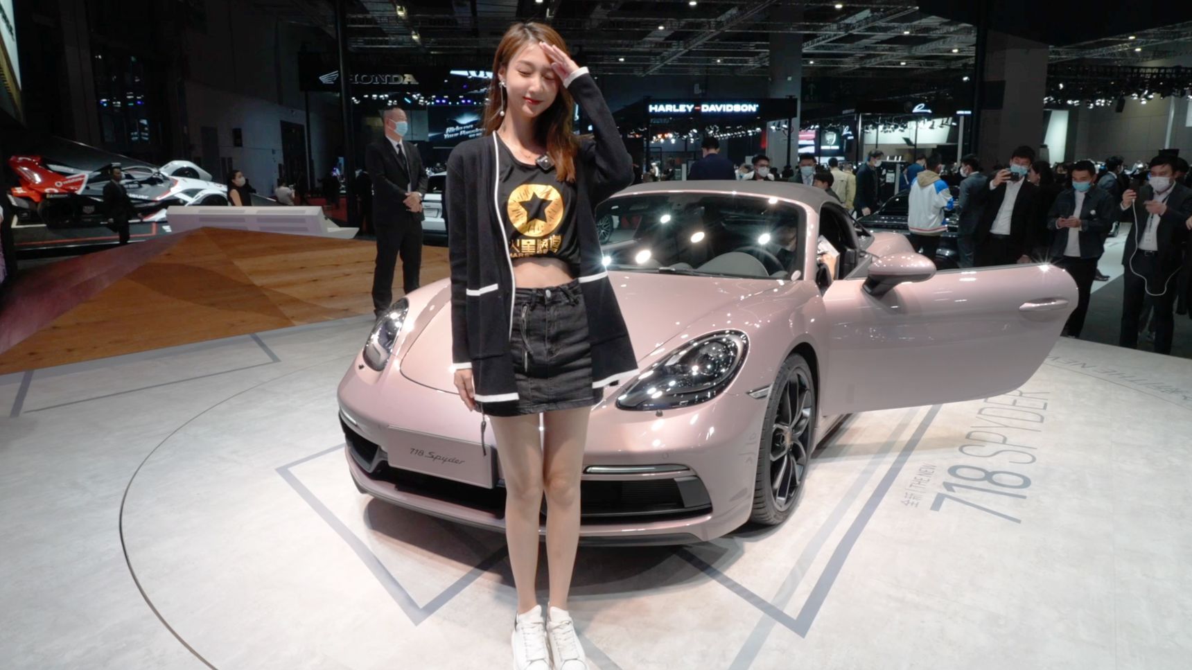 实拍保时捷718spyder美女小编直呼梦中情车上海车展火星频道