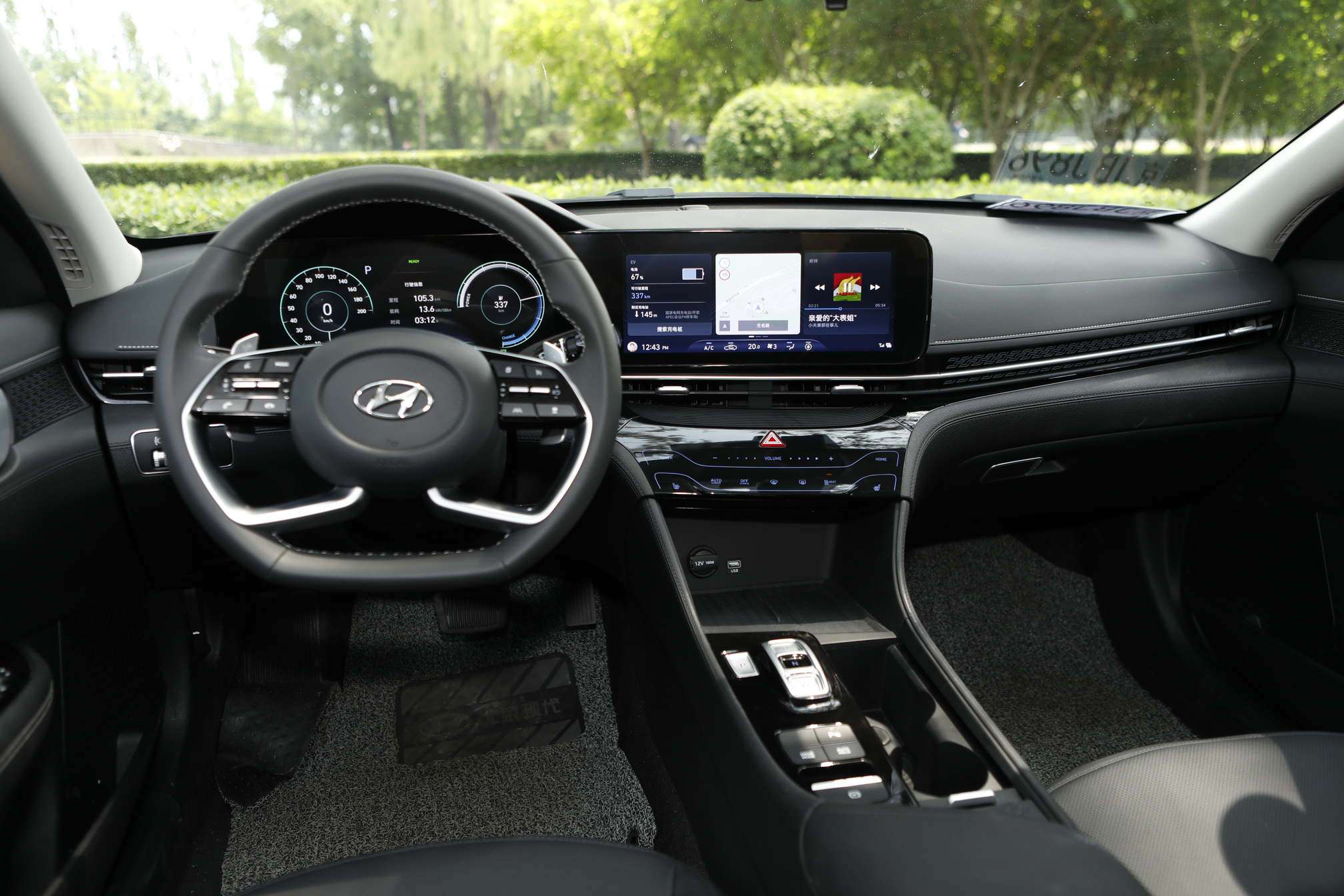 家用轿车的标配试驾名图纯电动车2021款top旗舰版俞昆炫车