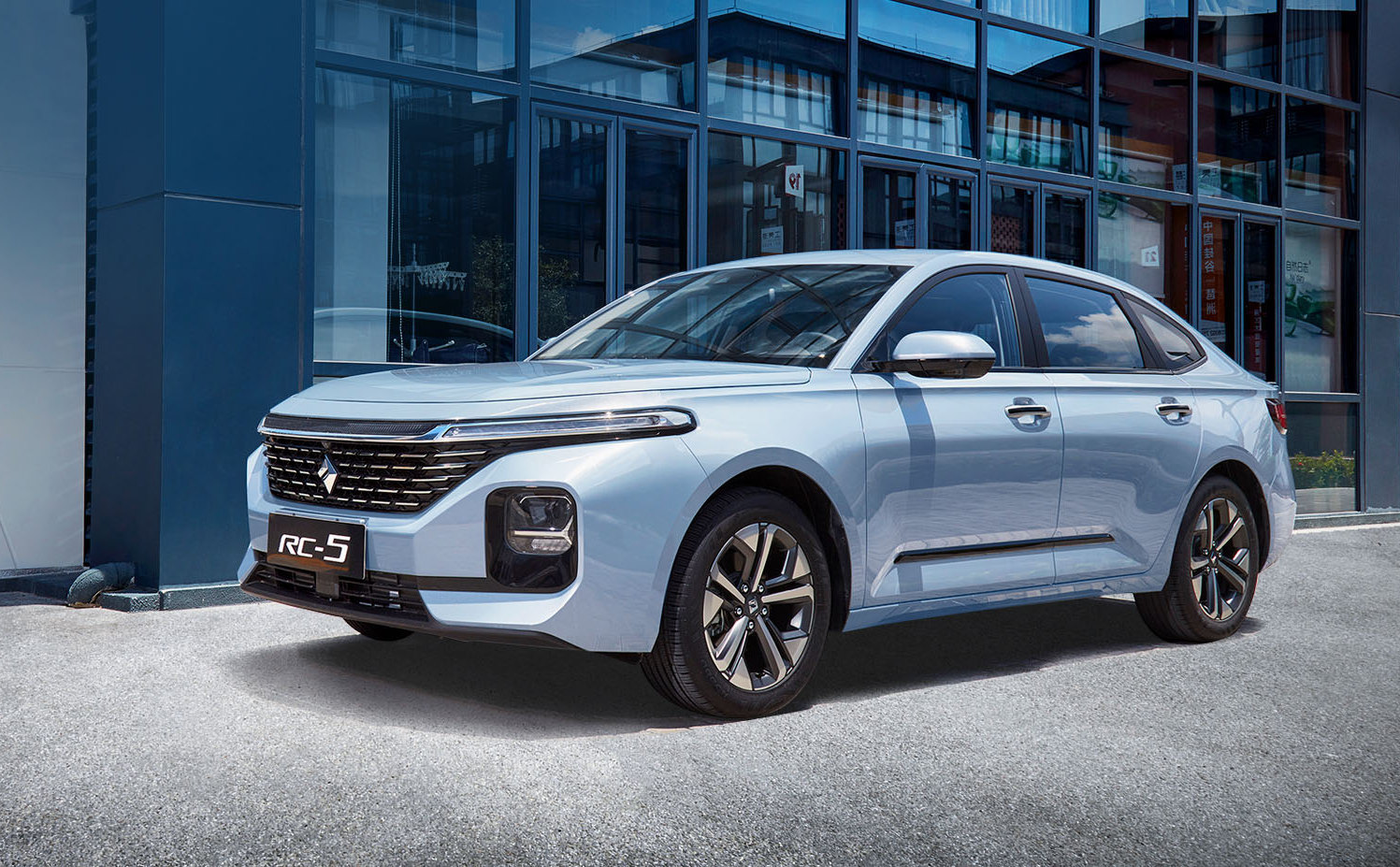 恭喜你发现宝藏车型 宝骏rc-5 拥有智慧大脑的掀背轿车丨车域品车