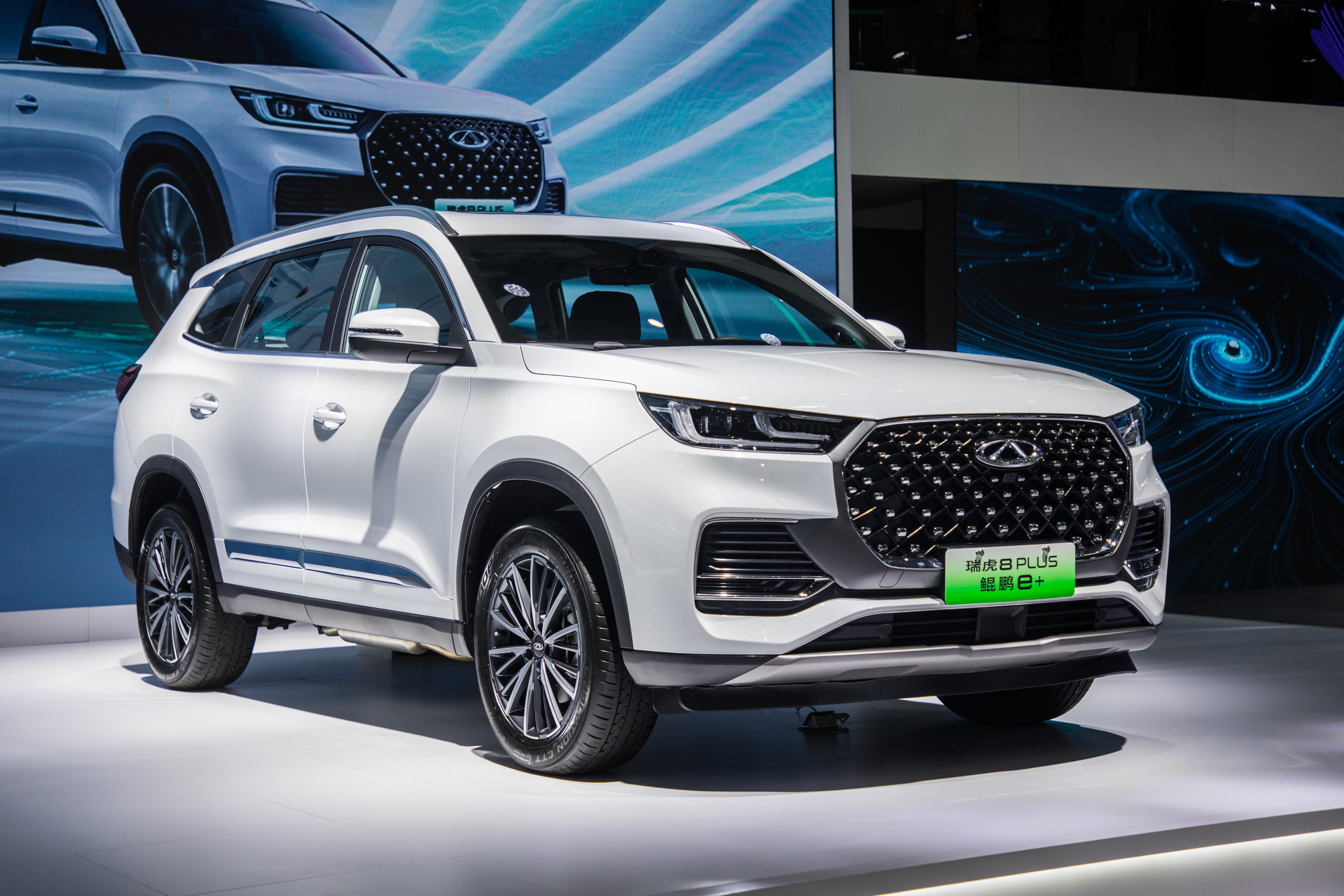 奇瑞展台上,不仅有大家熟悉的瑞虎7,瑞虎8等拳头产品,还有首次搭载