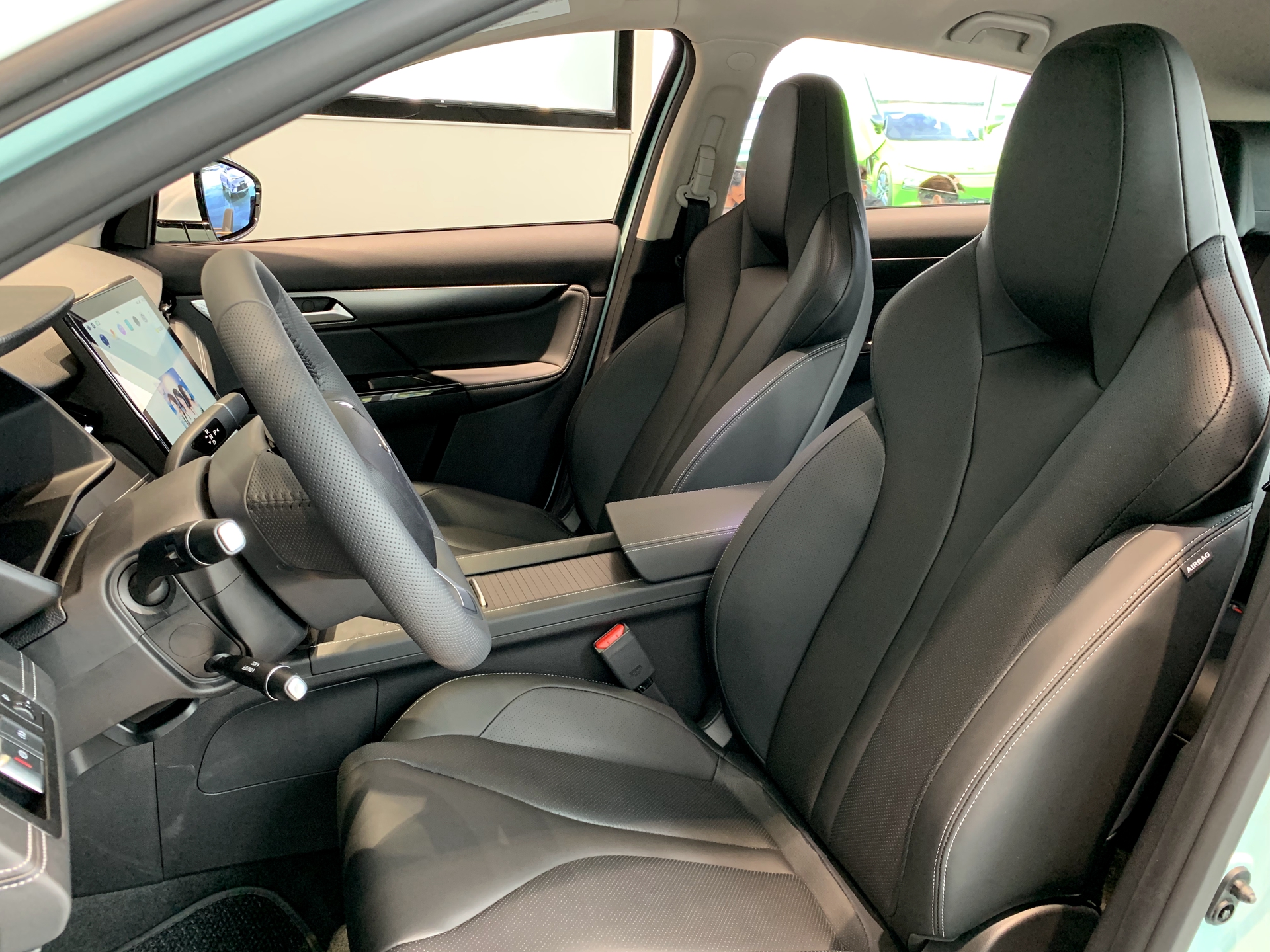 升级家族化前脸 小鹏汽车g3i实拍 内饰大屏你爱了吗|小号撩车-独家