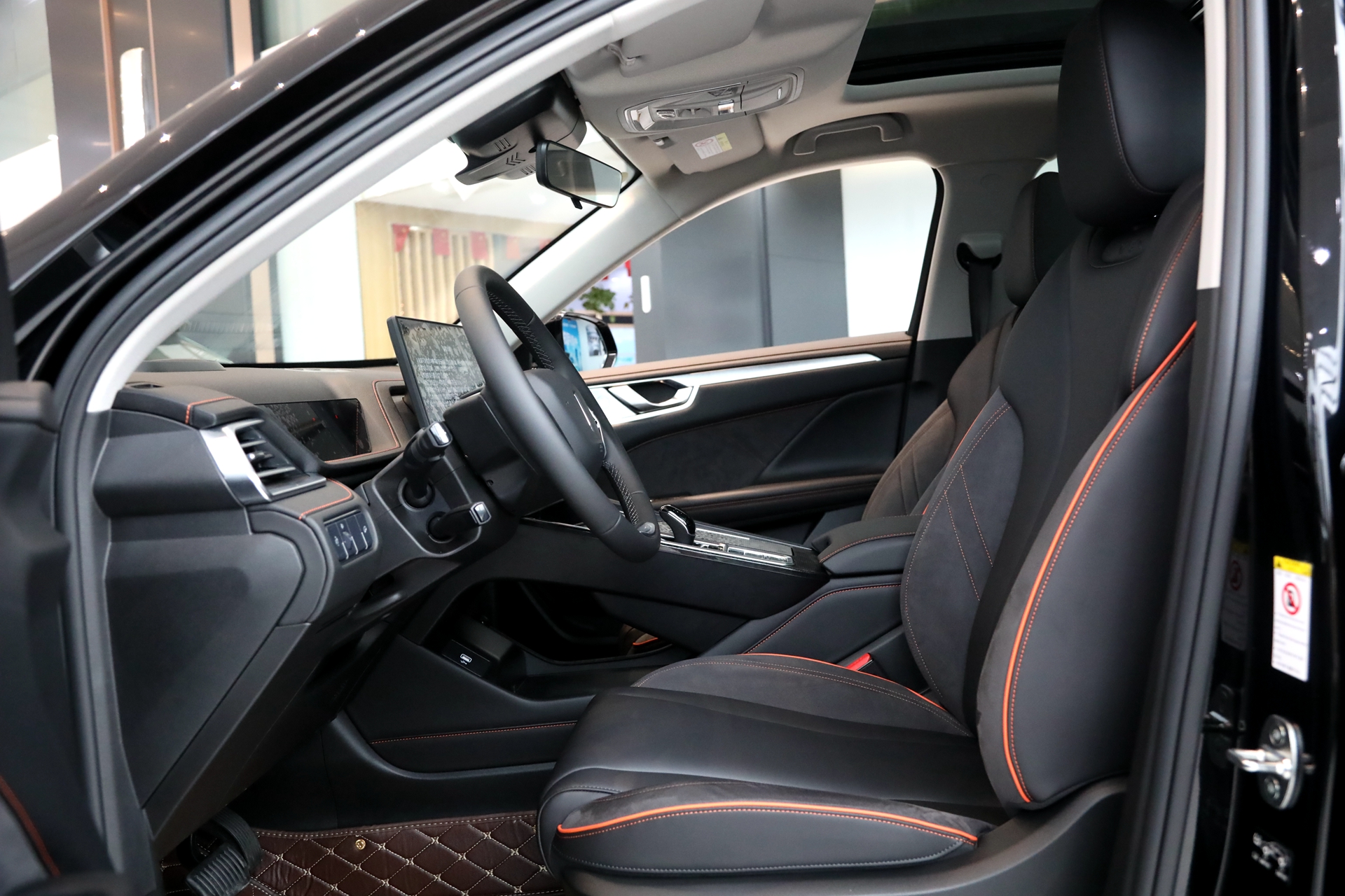 外形大气/内饰简洁 实拍wey玛奇朵hev 综合油耗4.