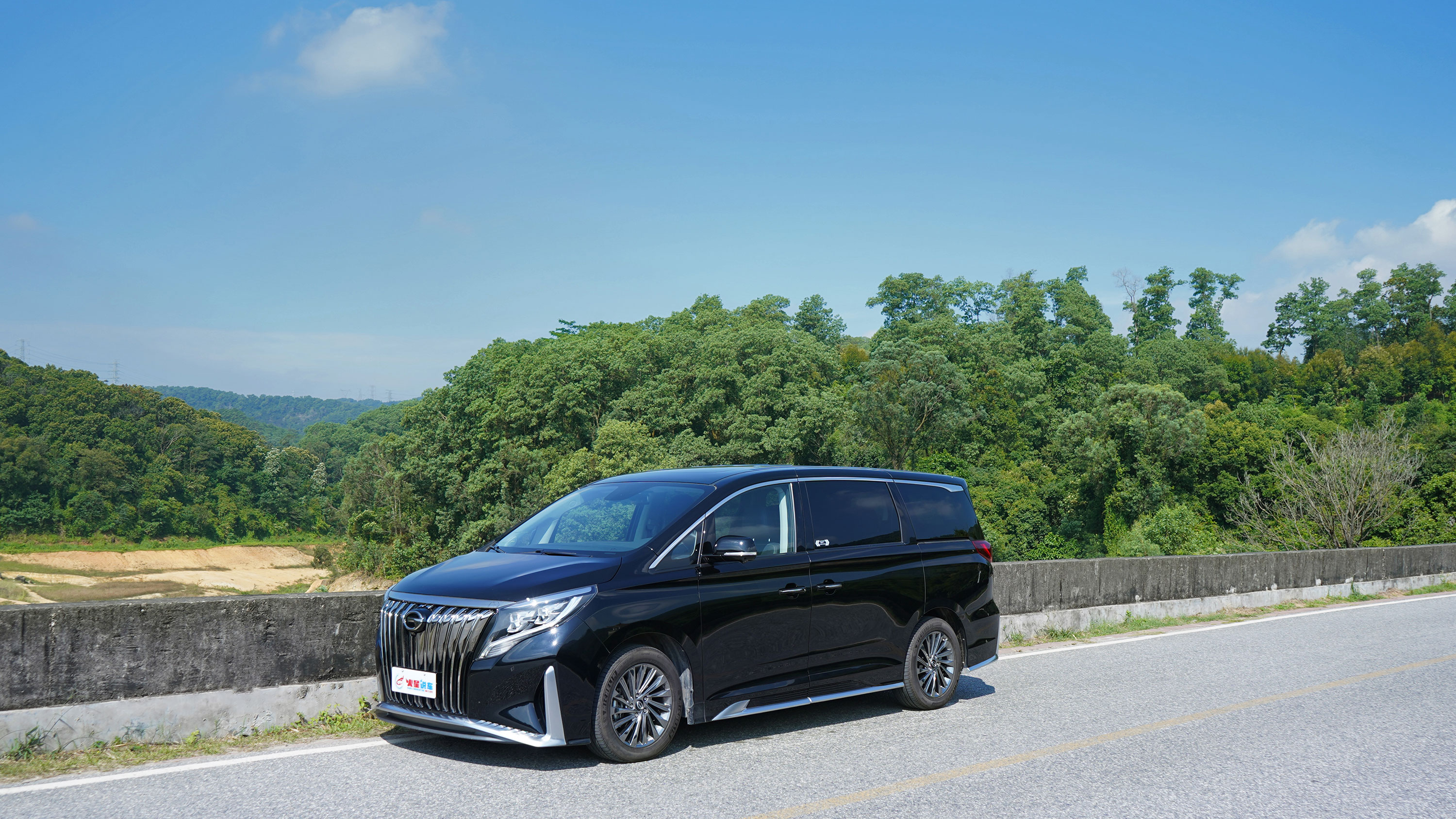 深度体验传祺m8大师系列:气场不输加价神车,中排一躺就想睡觉|火星说