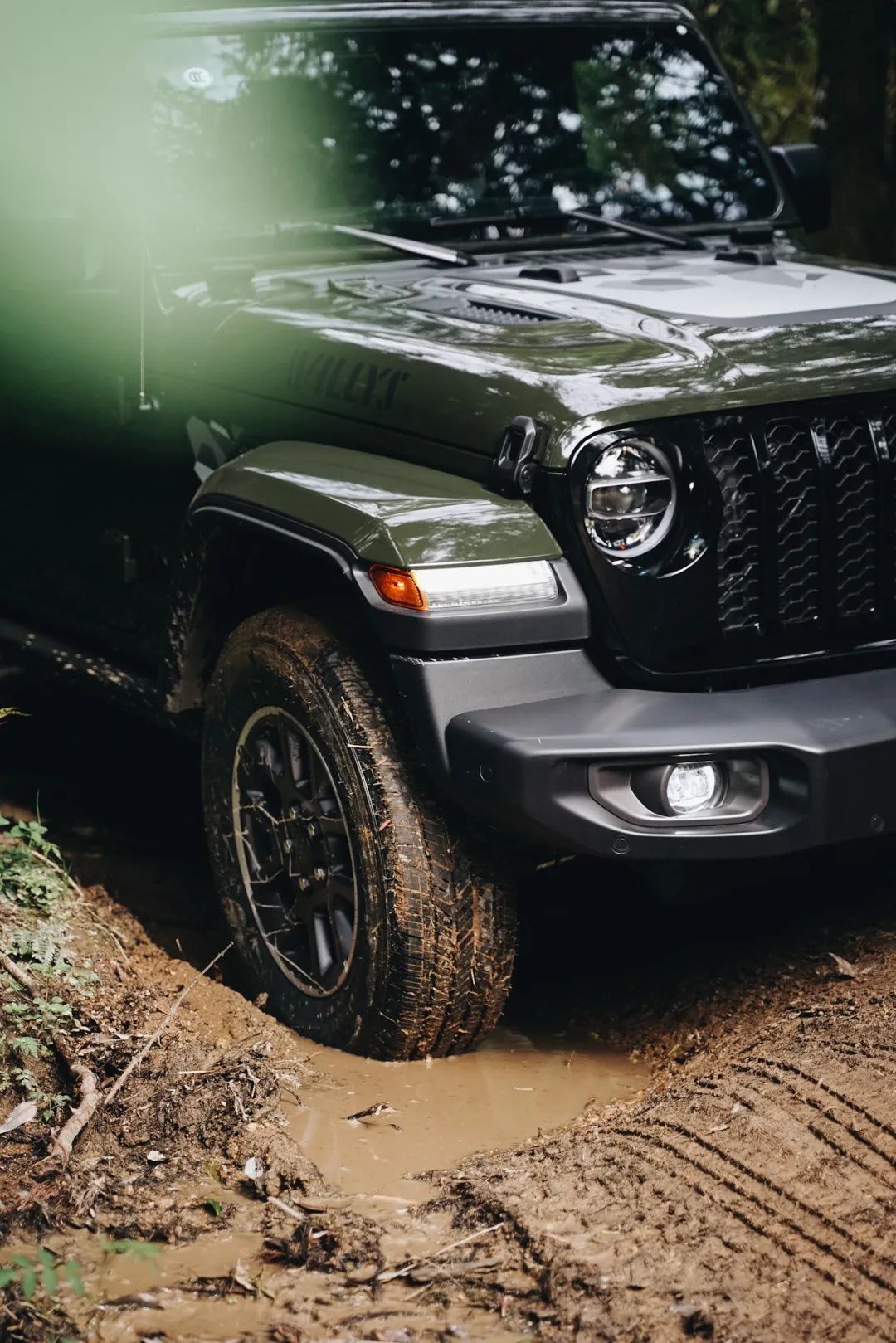 角斗士龙极之径试驾jeep角斗士 先行版拥有同级出色的568公斤有效载重