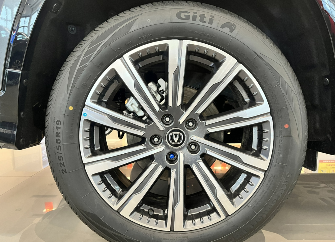 同等预算 第三代长安cs75plus和锋兰达怎么选 | 街拍酷车-独家资讯